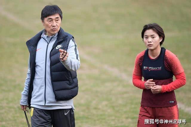 皇马敲定19岁中场马丁内斯，合同至2030